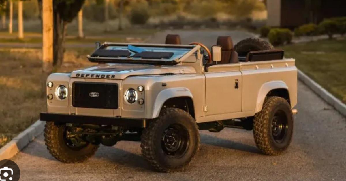 Land Rover Defender đời 1997 có giá bán cao hơn xe mới