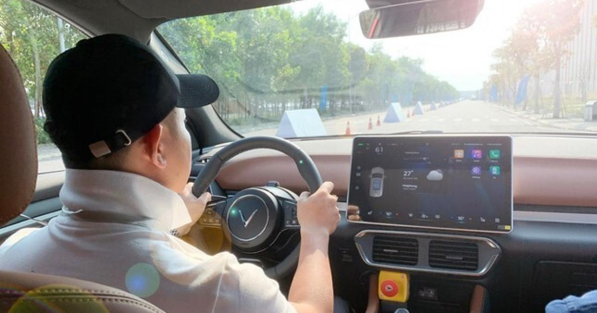 'Tài già' chỉ ra những mẹo giúp lái xe an toàn khi đi ngược nắng