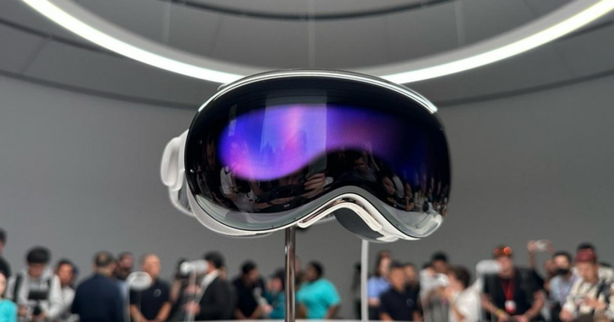 Apple Vision Pro sẽ 'lên kệ' vào tháng 1 tới