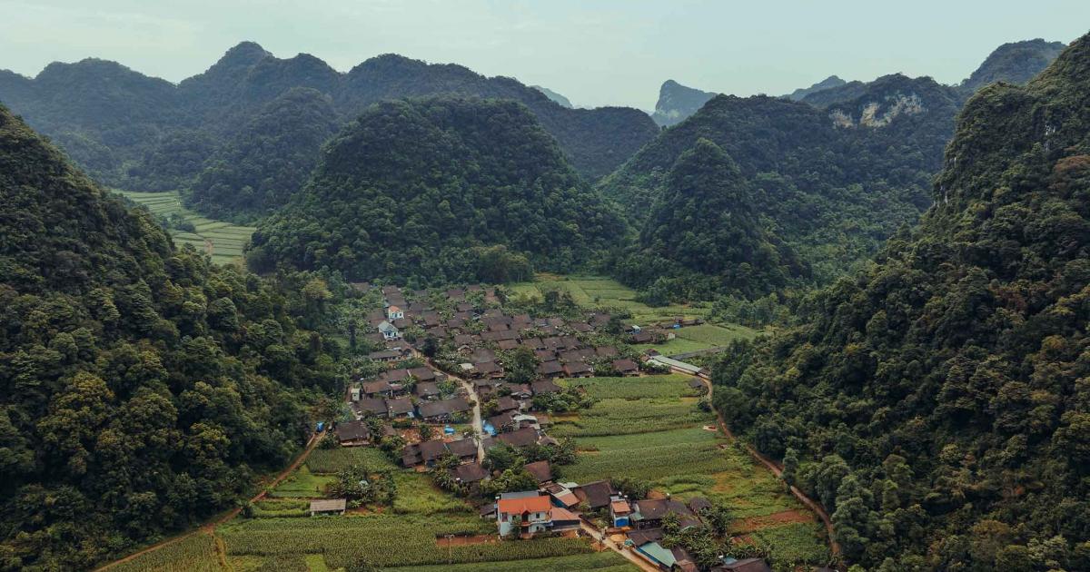 Ghé thăm ngôi làng trăm năm làm ngói âm dương ở Cao Bằng