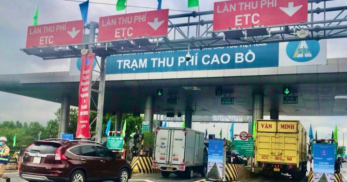 Tài khoản ETC hết tiền mà đi vào làn thu phí, tài xế bị phạt tới 3 triệu đồng