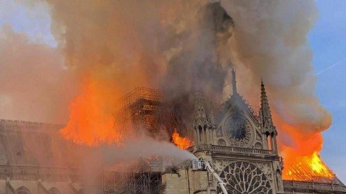 Toàn cảnh vụ cháy nhà thờ Đức Bà khiến cả thế giới bàng hoàng