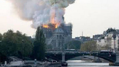 Chuyên gia nhận định về việc khó kiểm soát vụ cháy nhà thờ Đức Bà Paris