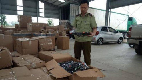 Lực lượng chức năng Thanh Hoá bắt giữ ô tô đang vận chuyển đồ chơi bạo lực