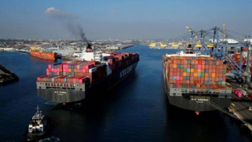 Ông Trump tăng thuế hàng TQ, ai được ai mất?