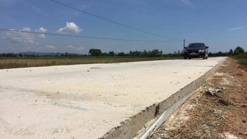 Quảng Bình: Đường giao thông nông thôn vừa làm xong đã bị nứt kết cấu bê-tông
