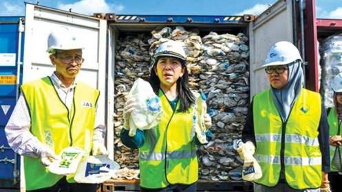 Đông Nam Á đòi trả rác cho phương Tây