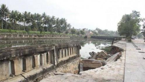 Đầu tư trên 3 tỷ đồng sửa chữa khẩn cấp kè hồ Thành cổ Quảng Trị