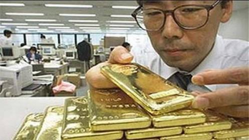 Giá vàng châu Á tiến gần đến mức 'đỉnh' của 6 năm qua