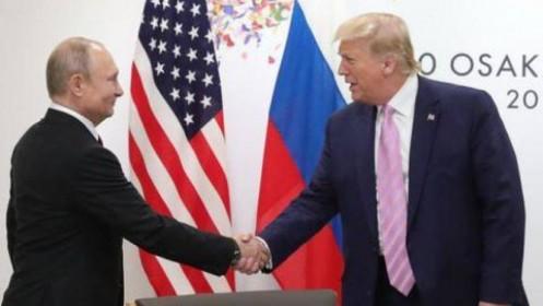 Tổng thống Trump nói gì với ông Putin trước khi bắt tay?