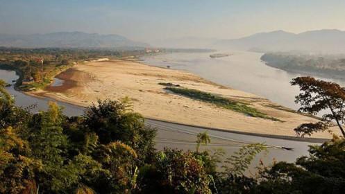Mực nước sông Mekong xuống mức thấp nhất gần 100 năm qua