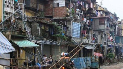 Hà Nội: Người dân bám trụ tại chung cư cũ nát đến bao giờ?