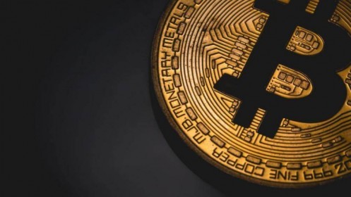 Bitcoin sụp đổ, nhà đầu tư nên mua hay bán?