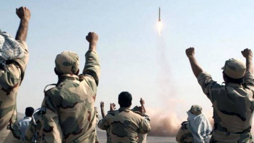 Iran tuyên bố thử thành công tên lửa mới, vùng Vịnh căng như dây đàn