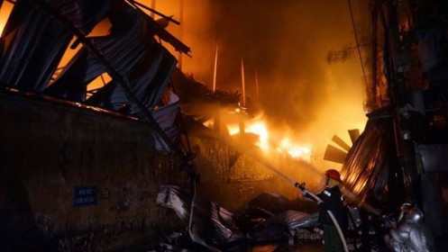 Bóng đèn Phích nước Rạng Đông (RAL): Cháy nhà kho ước thiệt hại 150 tỷ đồng