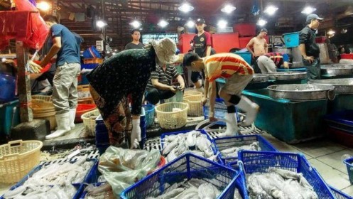 Dân buôn hải sản “hốt bạc” dịp lễ 2/9, nhiều điểm bán bỏ túi hàng trăm triệu