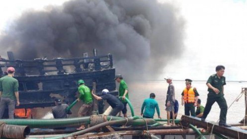 Bến Tre: Cháy tàu cá đang neo đậu tại bến, thiệt hại trên 7 tỷ đồng