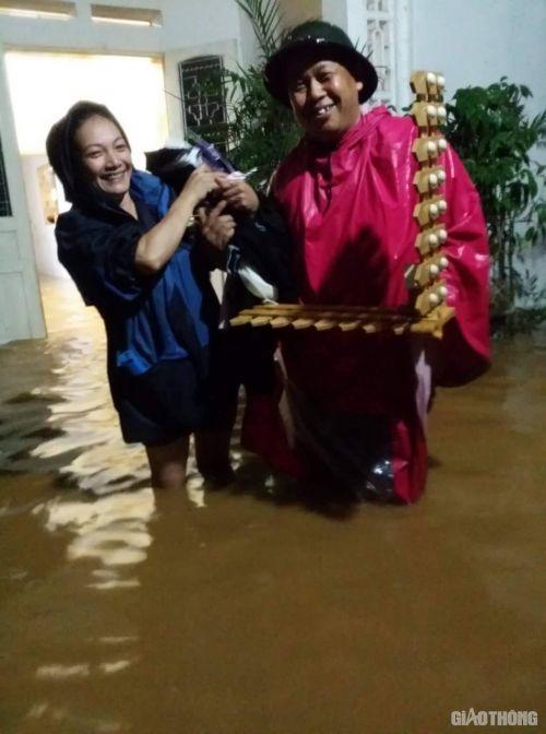 Mưa lũ khiến 1 người chết, hàng trăm ngôi nhà ở Sơn La bị ngập sâu.