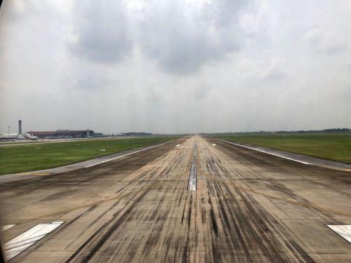 Bộ Giao thông xin sửa chữa “khẩn cấp” đường băng sân bay Nội Bài, Tân Sơn Nhất