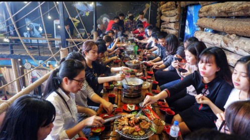 Kinh doanh buffet ở Việt Nam: Tưởng không lãi mà lãi không tưởng!