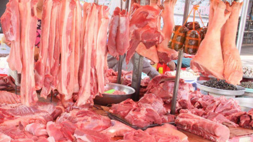 Giá thịt lợn 'leo thang' từng ngày, các mặt hàng khác cũng tăng theo
