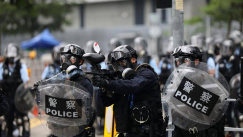 Cảnh sát Hong Kong kêu gọi giáo viên ngăn sinh viên bạo lực quá khích