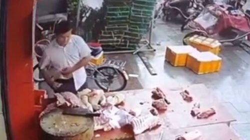 Khó tin: Người dân Trung Quốc ăn cắp cả thịt lợn khi đi chợ