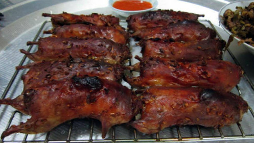 [Video] Thịt lợn khan hiếm, người Trung Quốc 'săn' chuột làm thức ăn