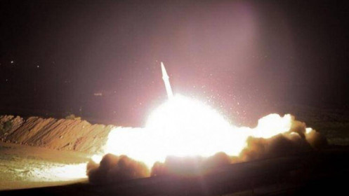[Video] Khoảnh khắc tên lửa Iran bắn phá căn cứ quân sự Mỹ