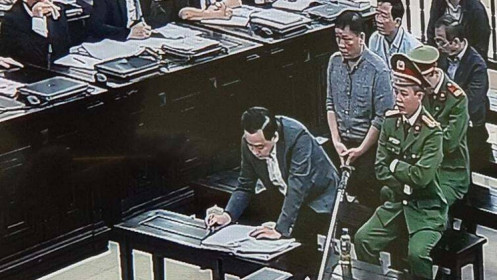 Vợ bị cáo Phan Văn Anh Vũ: Tài sản với tôi giờ không còn ý nghĩa gì