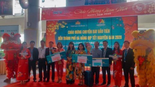 Chào đón chuyến bay đầu tiên đến Đà Nẵng trong năm Canh Tý 2020
