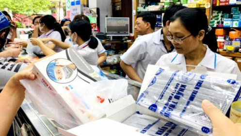 Phó Thủ tướng: Đề nghị rút giấy phép kinh doanh các hiệu thuốc tăng giá khẩu trang