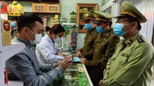 Xử phạt 52 cửa hàng bán khẩu trang vi phạm trong ngày 8/2