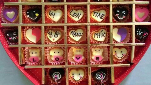 [Video] Tiết lộ 'sốc' Socola Valentine 14/2: Hộp quà giá tiền triệu, giá sỉ 3.000 đồng