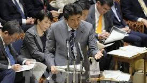 Nhật Bản chi 15,3 tỷ yen hỗ trợ phụ huynh nghỉ chăm con do đóng cửa trường học