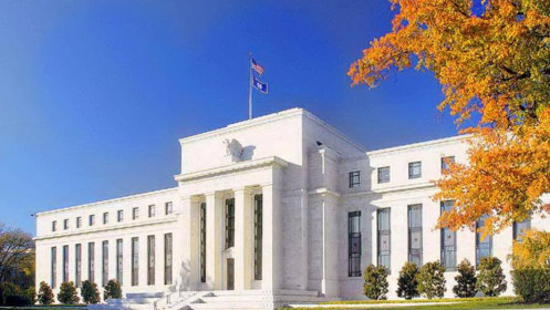 Thấy gì khi Fed hạ lãi suất?