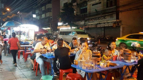 11 người Thái Lan dương tính với virus corona bởi vì đi nhậu dùng chung cốc