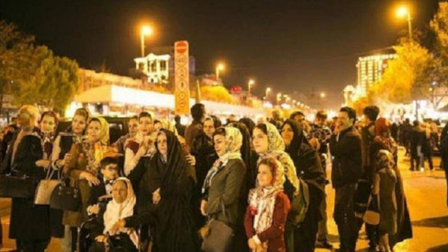 Bất chấp cảnh báo Covid-19, hơn 1,2 triệu người Iran đổ ra đường mừng năm mới