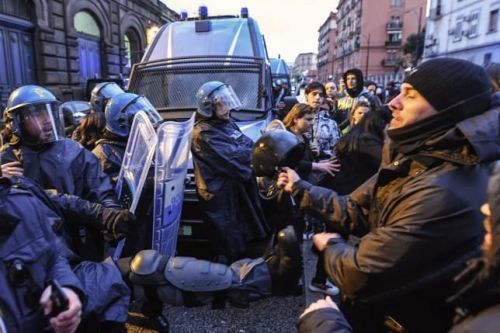 Italy phong toả đất nước vì Covid-19: Tù nhân bạo loạn, bắt lính canh làm con tin