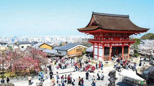 [Video] Mặc cho tuần lễ vàng, khách du lịch đến Nhật giảm 90%
