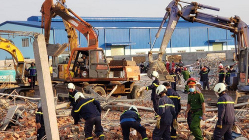 Video: Sập tường nhà xưởng trong KCN, 10 người chết, nhiều người bị chôn vùi