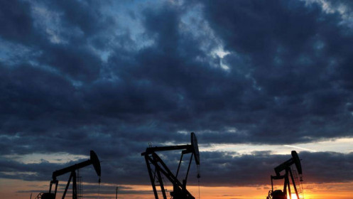 Giá dầu giảm dù tồn kho dầu thô của Mỹ giảm