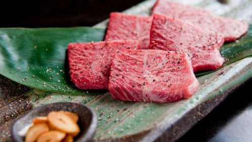 Vì sao giá bò Kobe thượng hạng Nhật cao gấp 45 lần khi về Việt Nam?