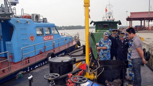 Tàu "ma" bán dầu lậu trên biển Việt Nam