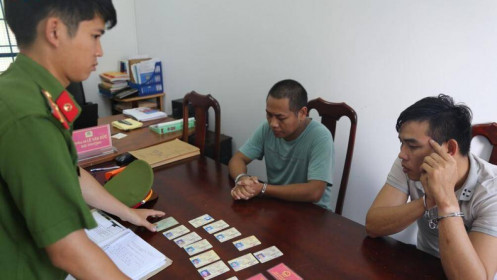 Phá đường dây mua bán giấy phép lái xe giả qua mạng xã hội tại Đắk Nông