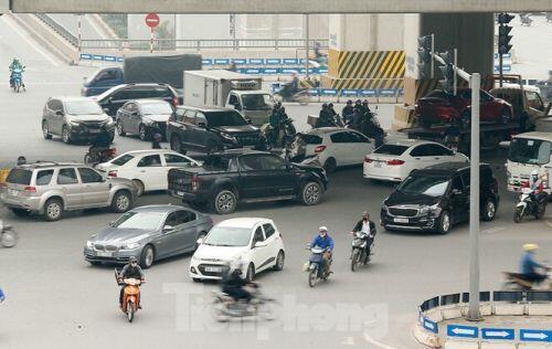 Hà Nội: Người ra đường tăng đột biến trong ngày đầu gia hạn giãn cách xã hội