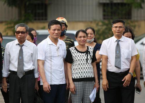 [Video] Đường 'Nhuệ' ngồi phòng riêng dự phiên xét xử vợ chồng giám đốc Công ty Lâm Quyết