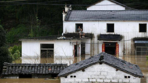 Mưa lũ nghiêm trọng, nhiều nơi ở Trung Quốc nâng mức báo động khẩn cấp