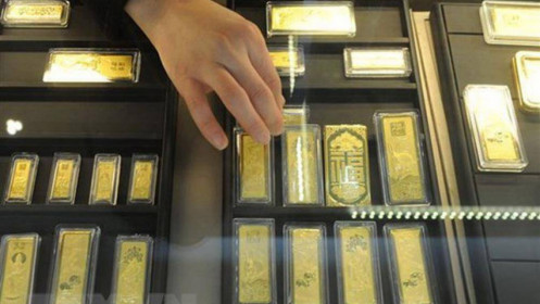 Vàng lập đỉnh, có nên rút tiền gửi tiết kiệm để mua vàng?