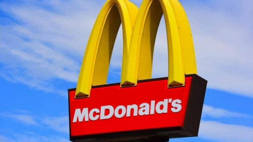 [Video] McDonald's khó có cửa để cạnh tranh với quán ăn đường phố Việt Nam
